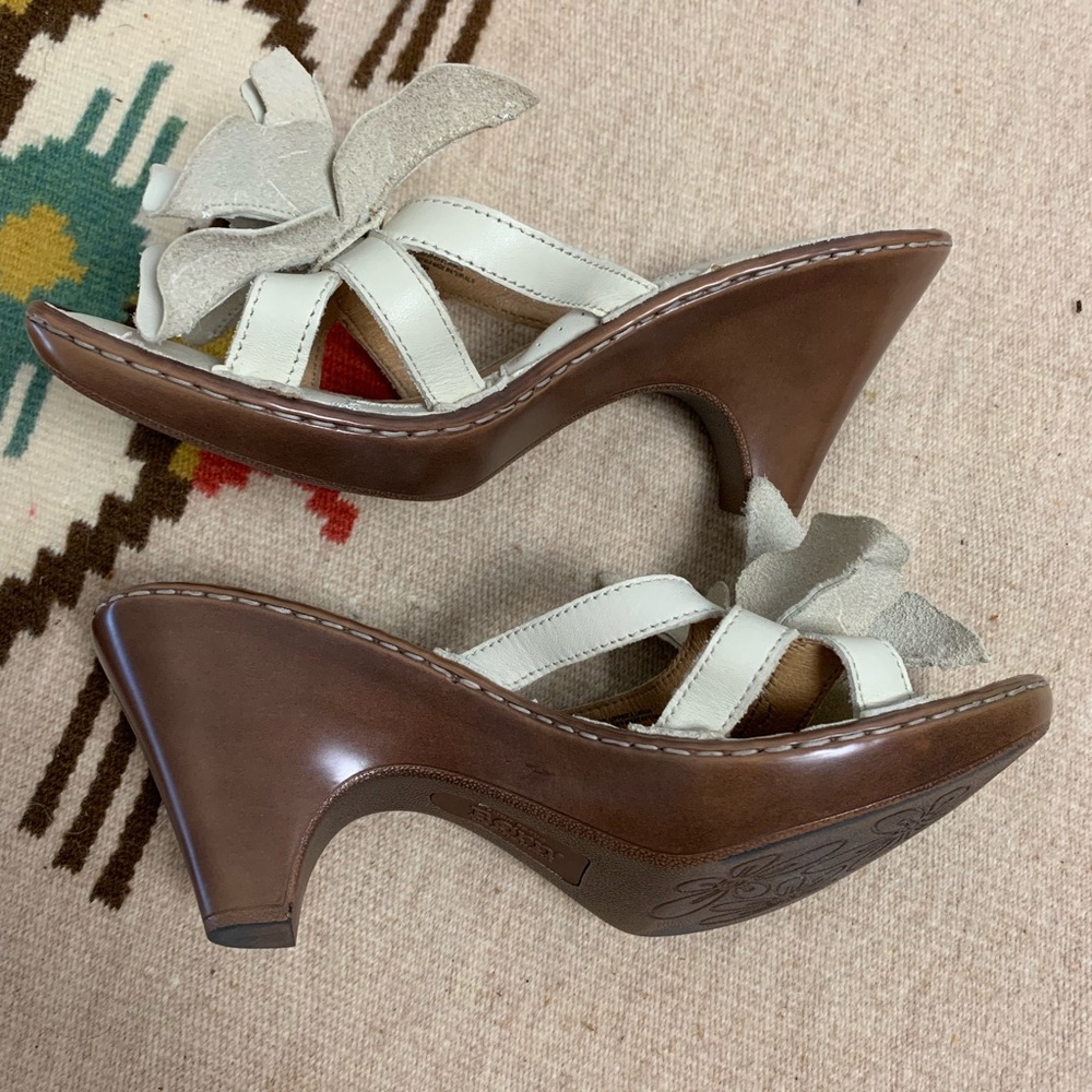 Born Leather Flower Sandals-8 - Picture 5 of 8